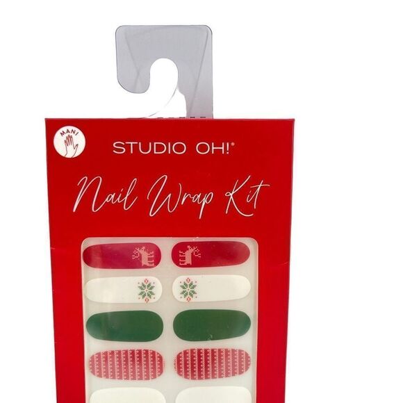 Studio Oh Mani Reindeer Christmas Red White Green Nail Wrap Kit - 22 Nail Wraps - Picture 4 of 12